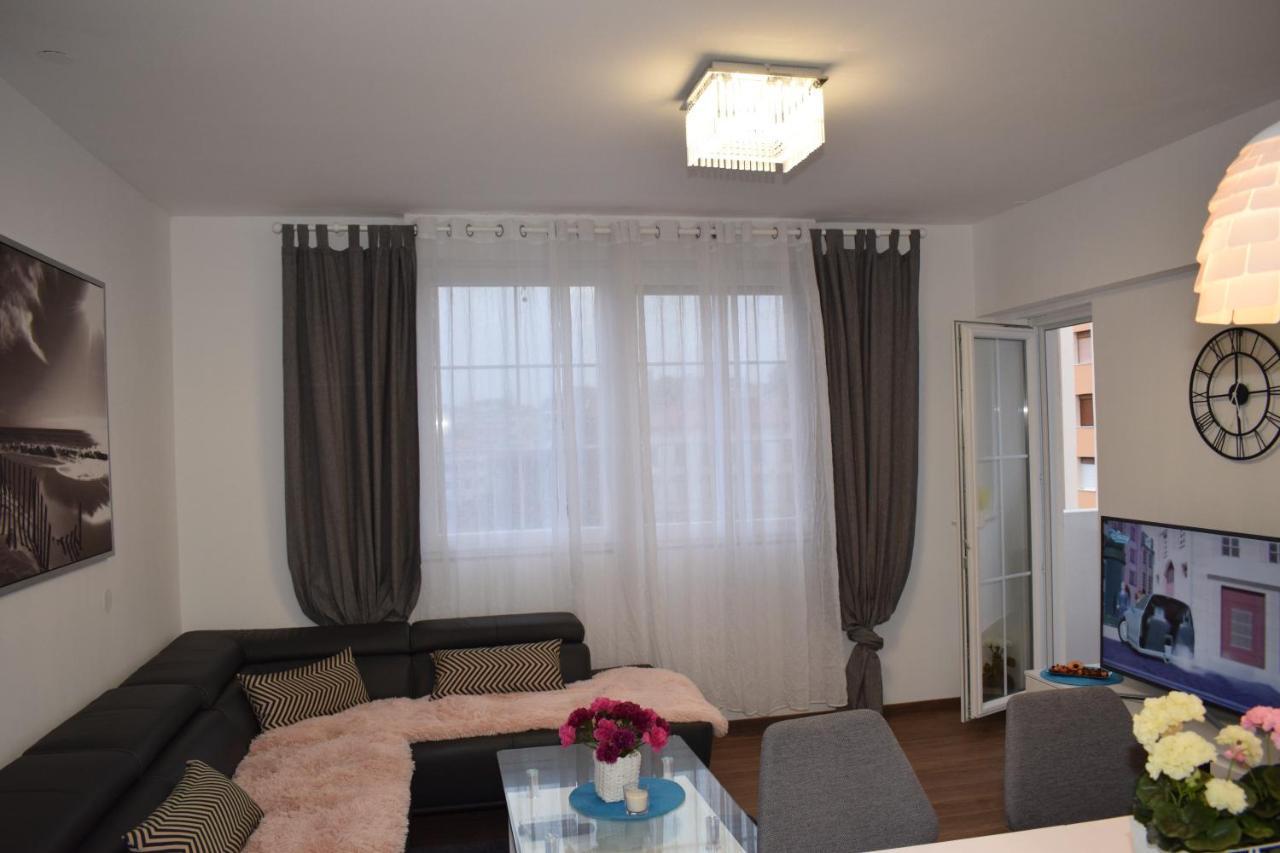 Apartment Trixi Pula Bagian luar foto