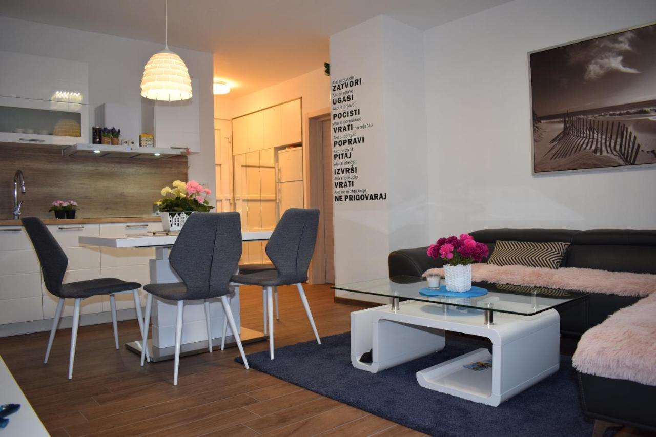 Apartment Trixi Pula Bagian luar foto