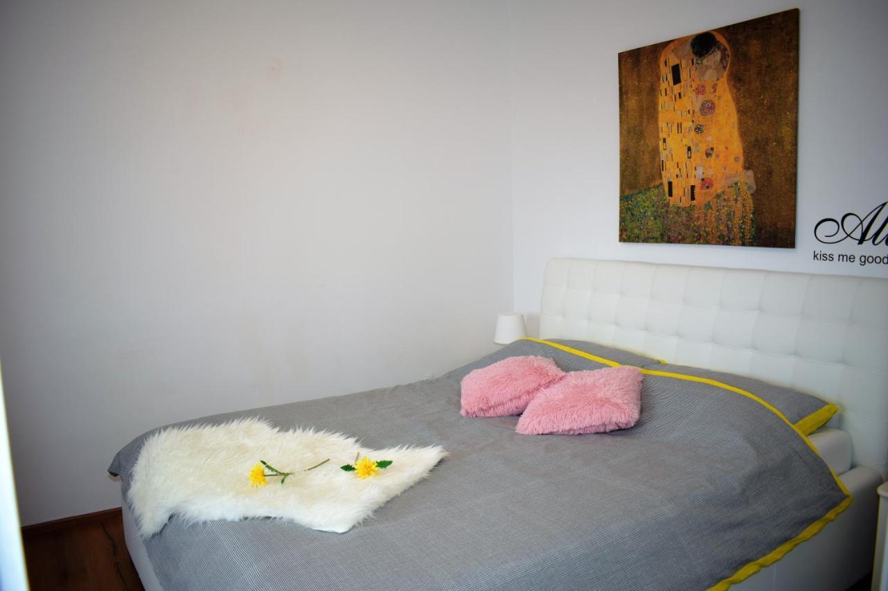 Apartment Trixi Pula Bagian luar foto