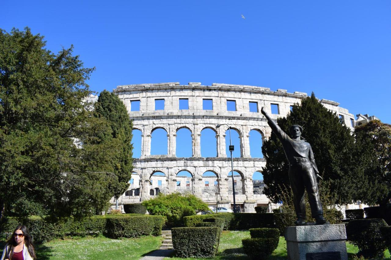Apartment Trixi Pula Bagian luar foto